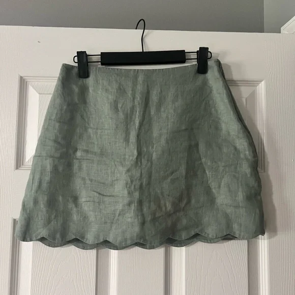 A&F Green Scalloped Hem Skort - Picture 2 of 4
